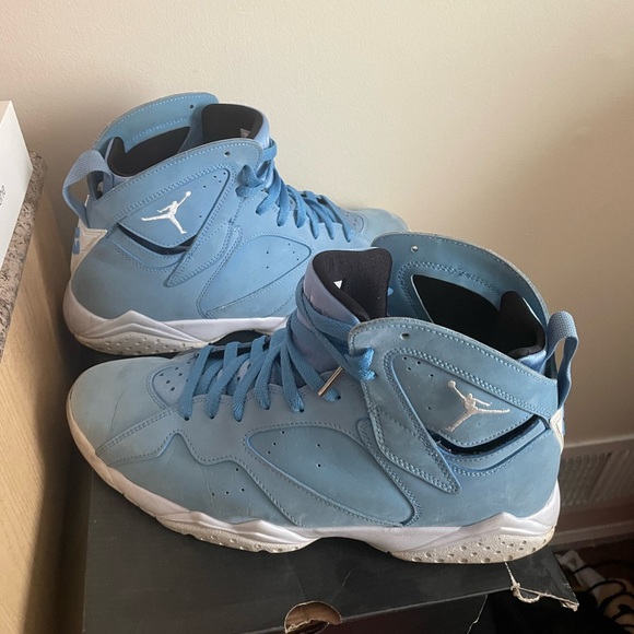 Jordan 7 retro Pantone UNC